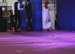 日本のAV女優２人が中国のイベントで卵やペットボトルを投げつけられる